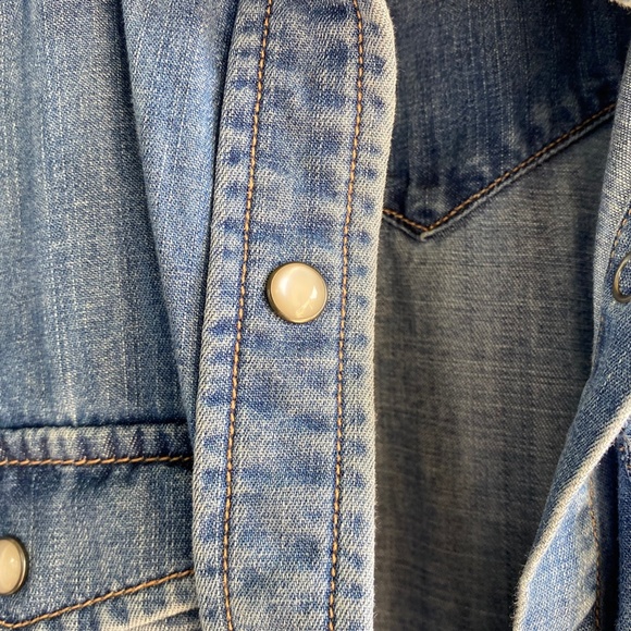 j crew | denim shirt | medium wash | size XS - Picture 4 of 9